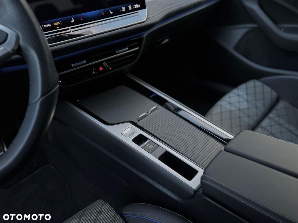 Volkswagen Passat - 13