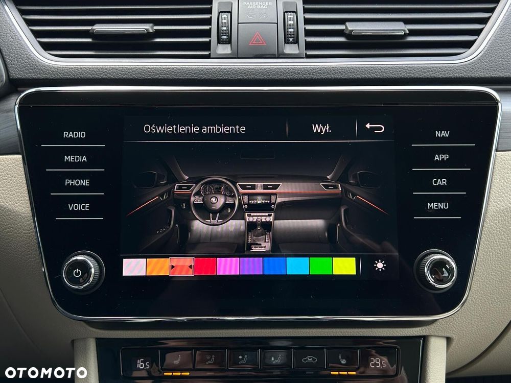 Skoda Superb 2.0 TDI SCR Style DSG - 33