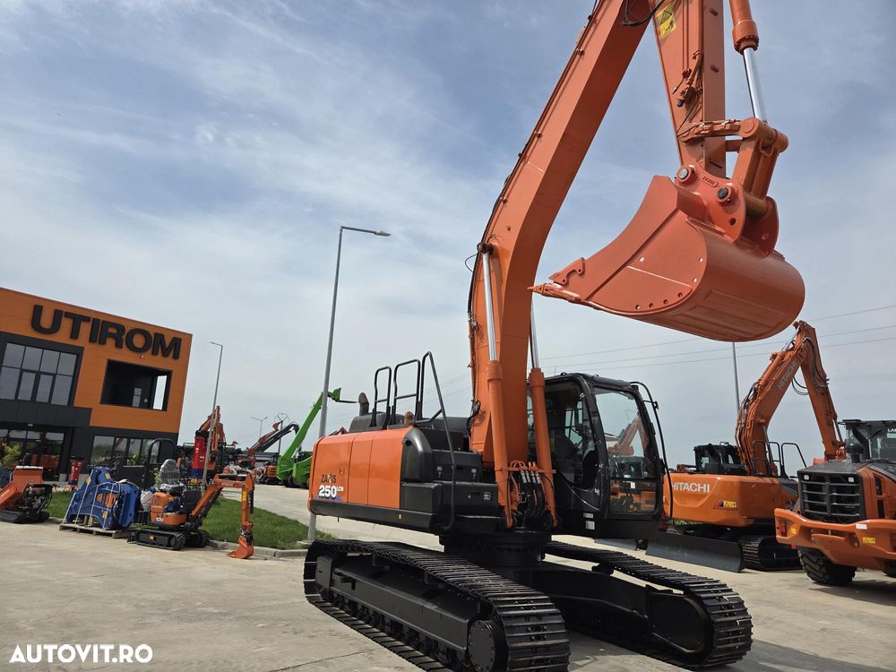 Hitachi ZX250, 6.535h, cupa NOUA 1,55mc, Masa 27,2tone, 2018, INGUST latime 2,99m, adancime sapare 7m, consum mediu 12,6l/h, lant 80% ok doar 620h deplasare, camera spate si laterale, inst picon, inst rotire, Isuzu 173CP, posibil leaasing-PROMOTIE 89.900 EUR - 6