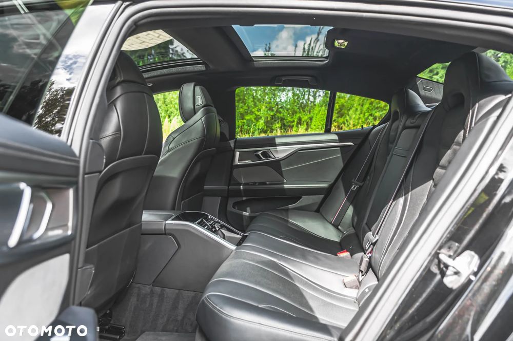 BMW Seria 8 840i - 14