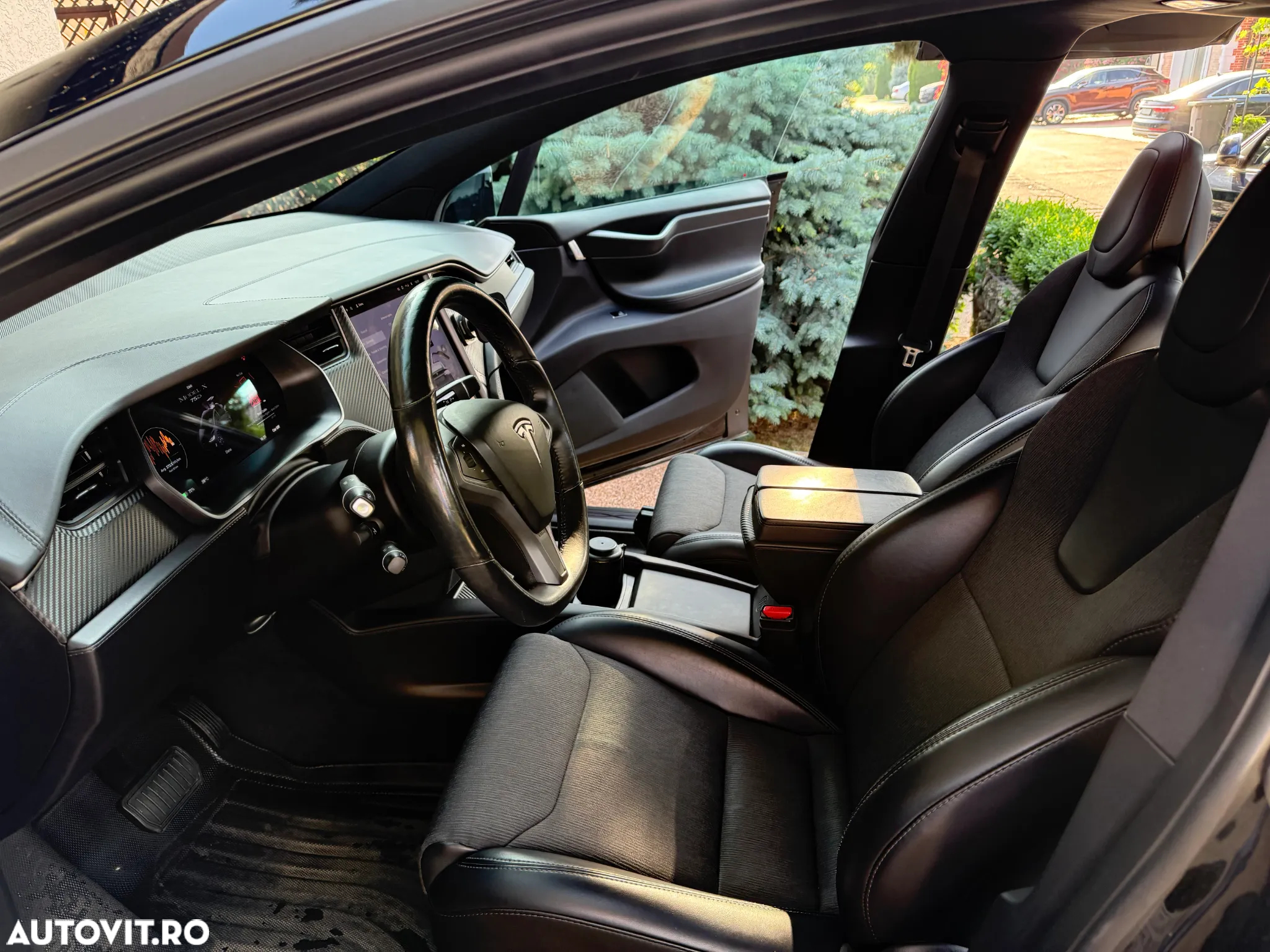 Tesla Model X - 5