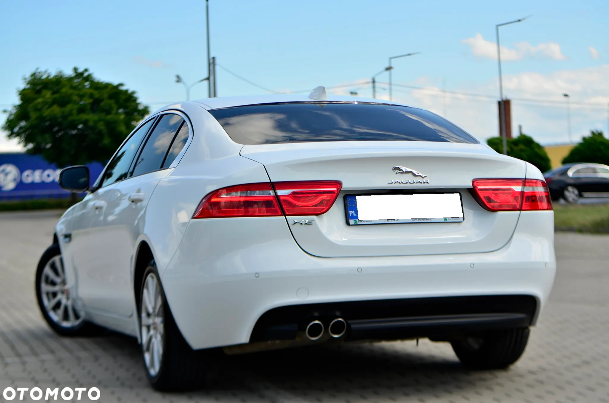 Jaguar XE 2.0 D Prestige - 8
