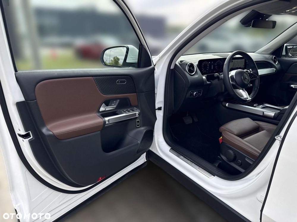 Mercedes-Benz GLB - 11