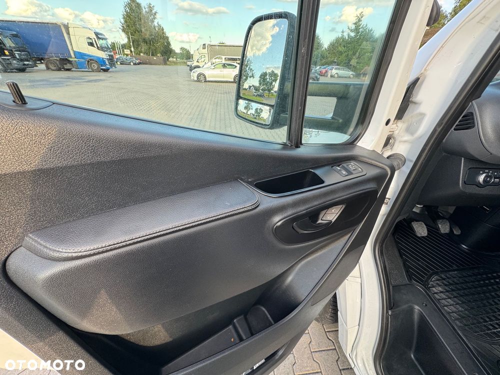 Mercedes-Benz Sprinter - 10