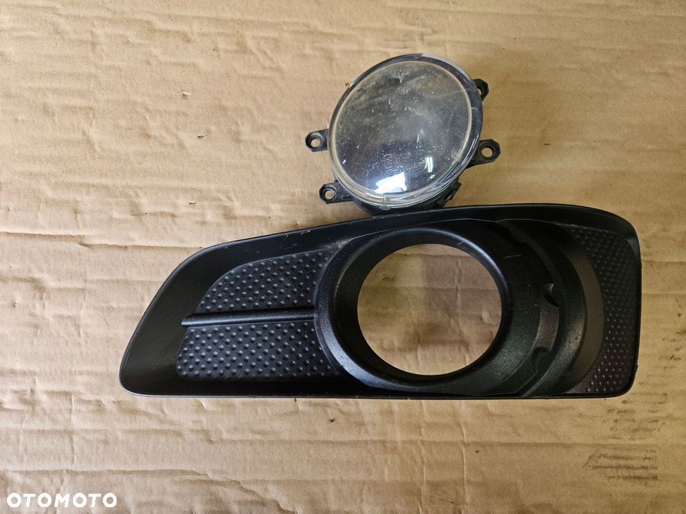 toyota corolla verso 07-08 halogen lewy ramka kratka - 1