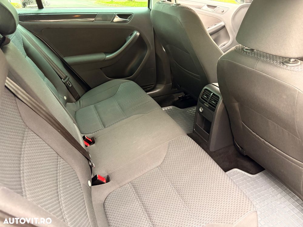 Volkswagen Jetta 1.6 TDI Blue Motion Technology Comfortline - 9