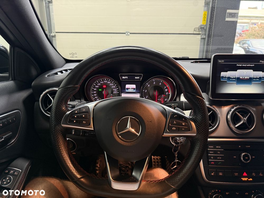 Mercedes-Benz GLA 250 4-Matic - 14