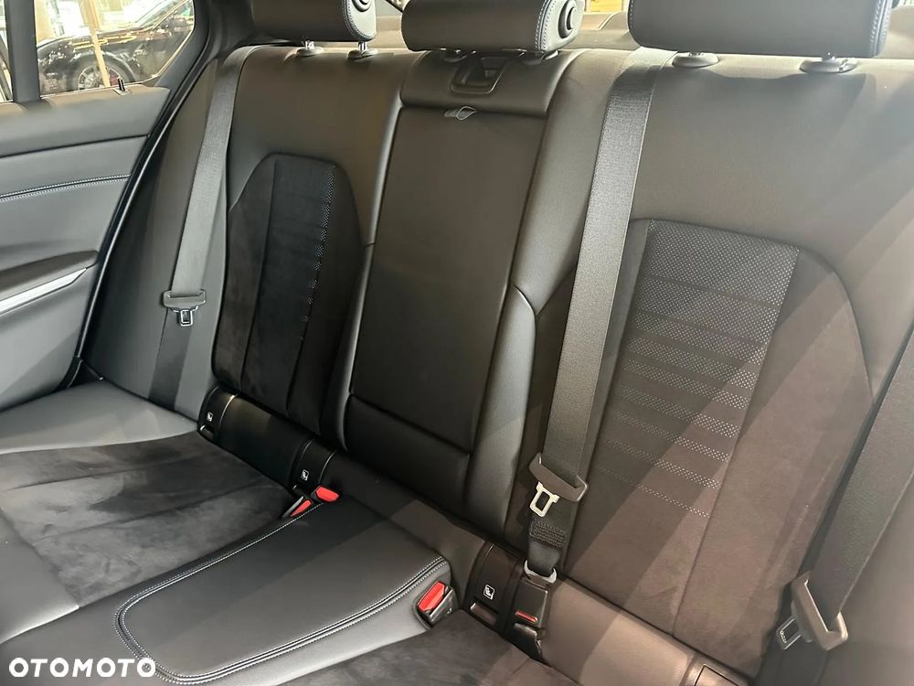 BMW Seria 3 320i M Sport - 23