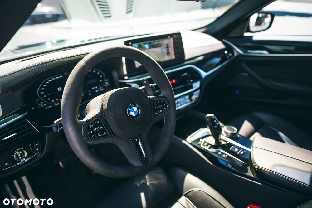 BMW Seria 5 M550i xDrive sport - 16