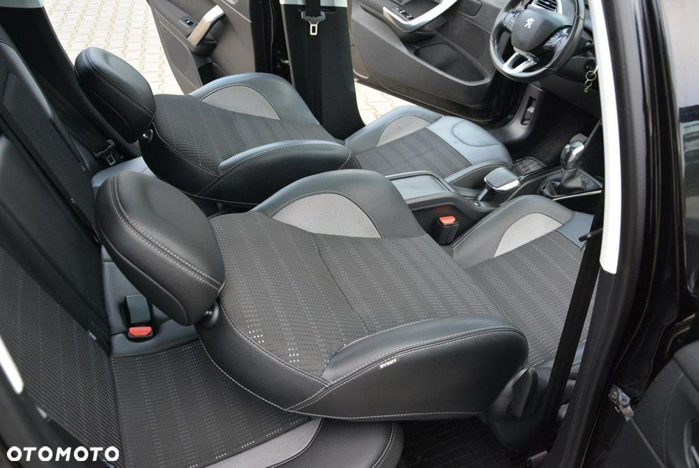 Peugeot 2008 1.2 Pure Tech GPF Allure S&S - 19