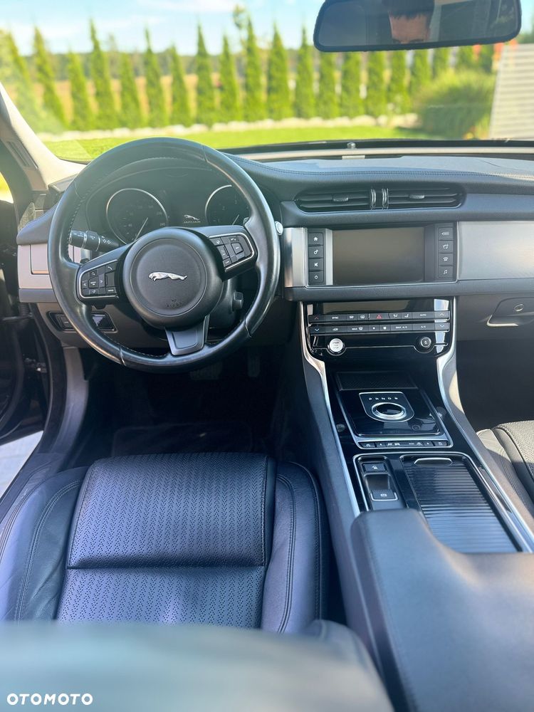 Jaguar XF 3.0 TDV6 Portfolio - 8