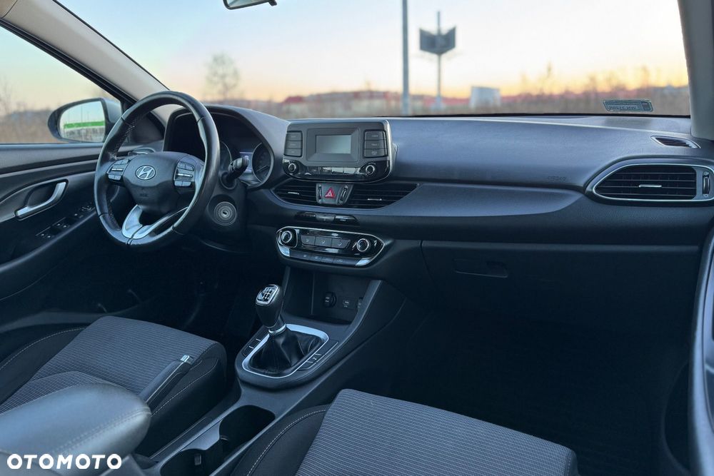 Hyundai i30 1.5 DPI Classic + - 26