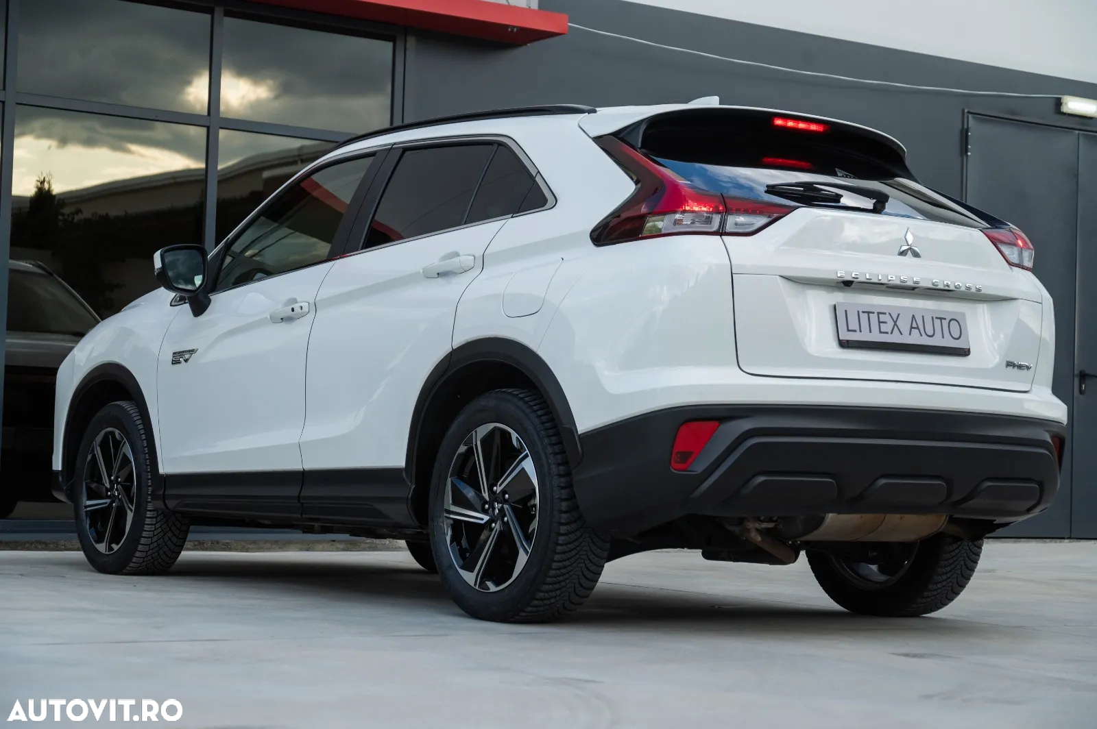 Mitsubishi Eclipse-Cross Plug-In Hybrid 4WD Intro Edition - 10