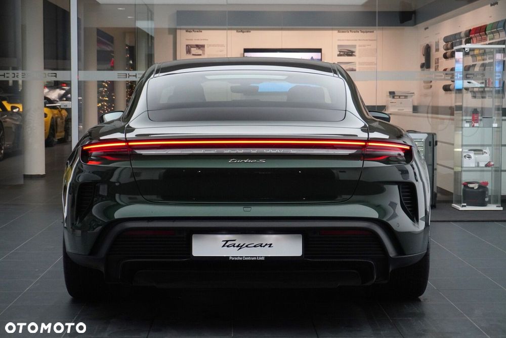 Porsche Taycan Turbo S - 13
