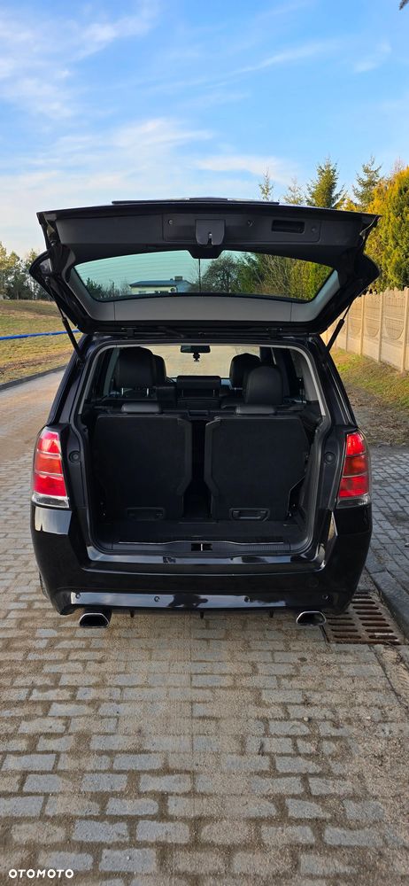Opel Zafira 2.0 T OPC - 32