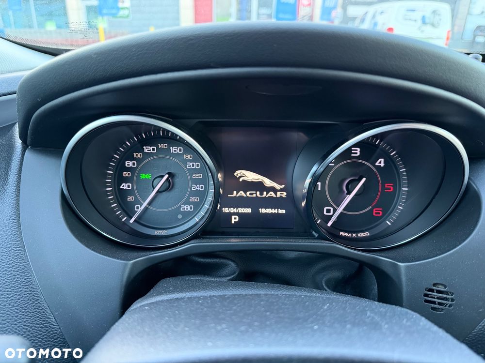 Jaguar XE 2.0 D Prestige - 10