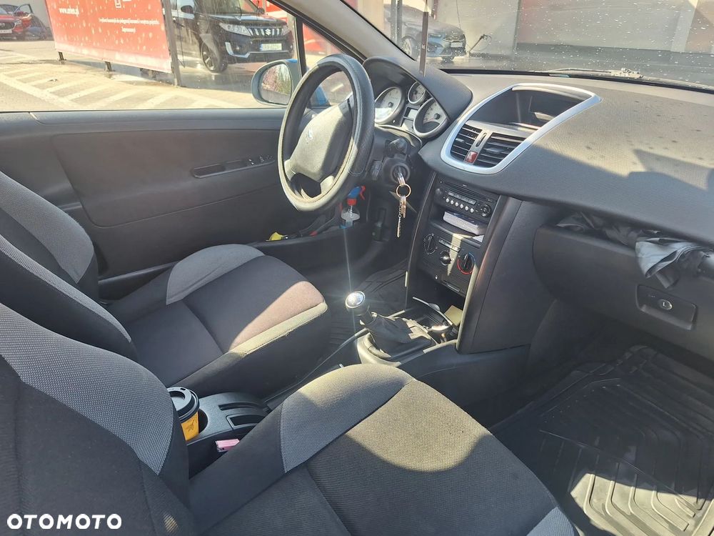 Peugeot 207 1.6 HDi 16V Trendy - 12