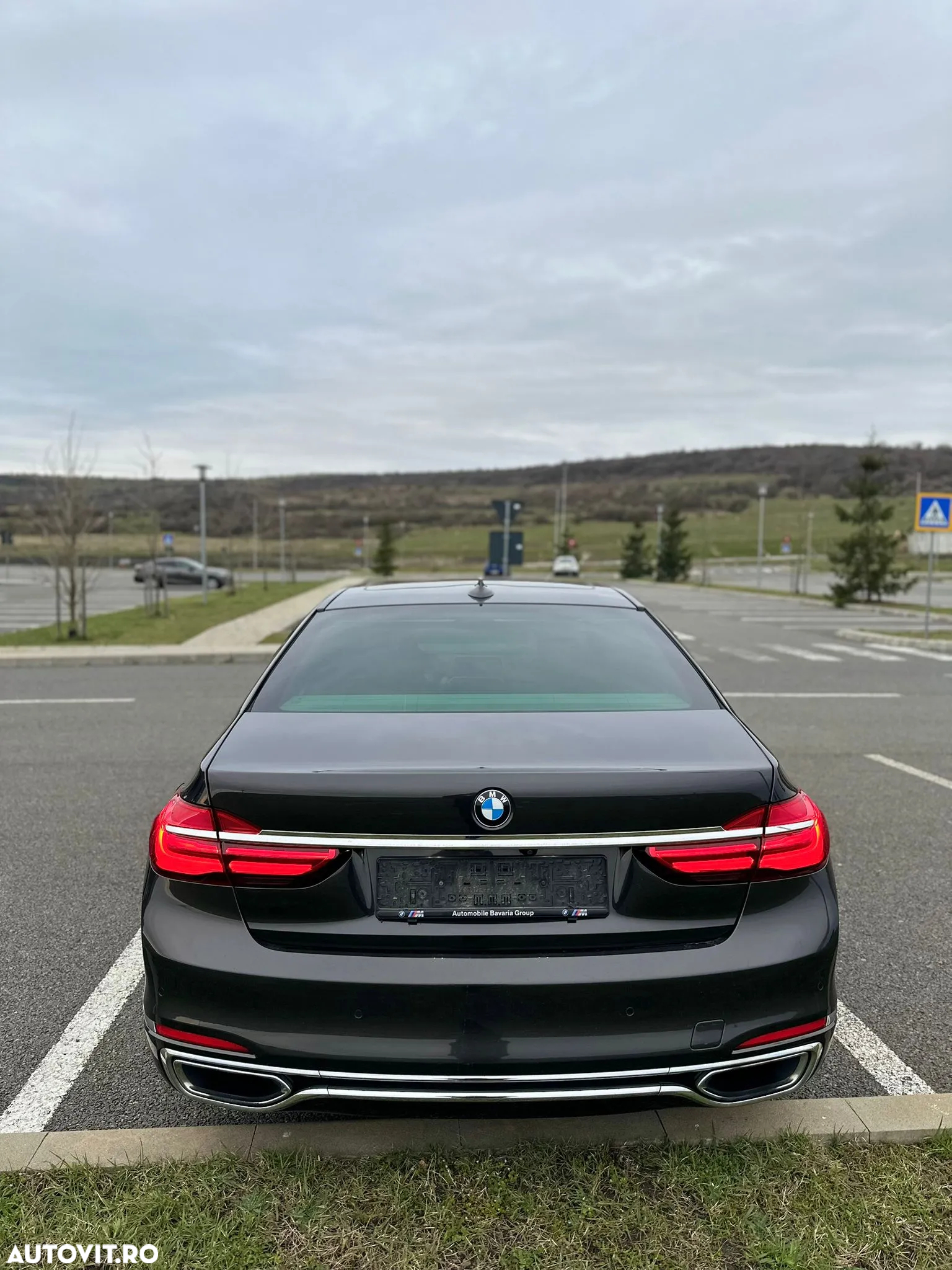 BMW Seria 7 750Li xDrive - 10