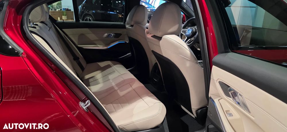 BMW Seria 3 320i xDrive AT - 12