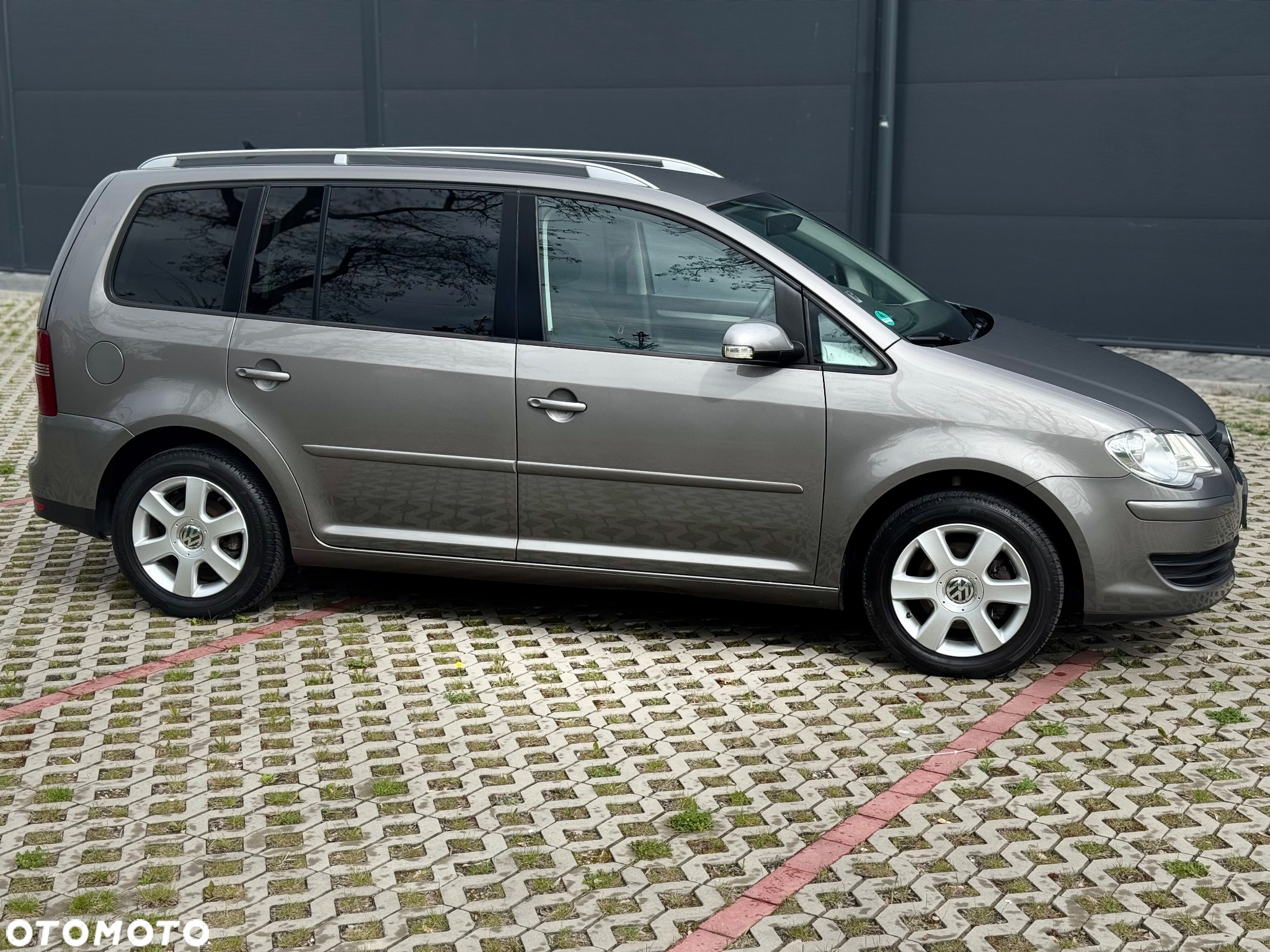 Volkswagen Touran - 2