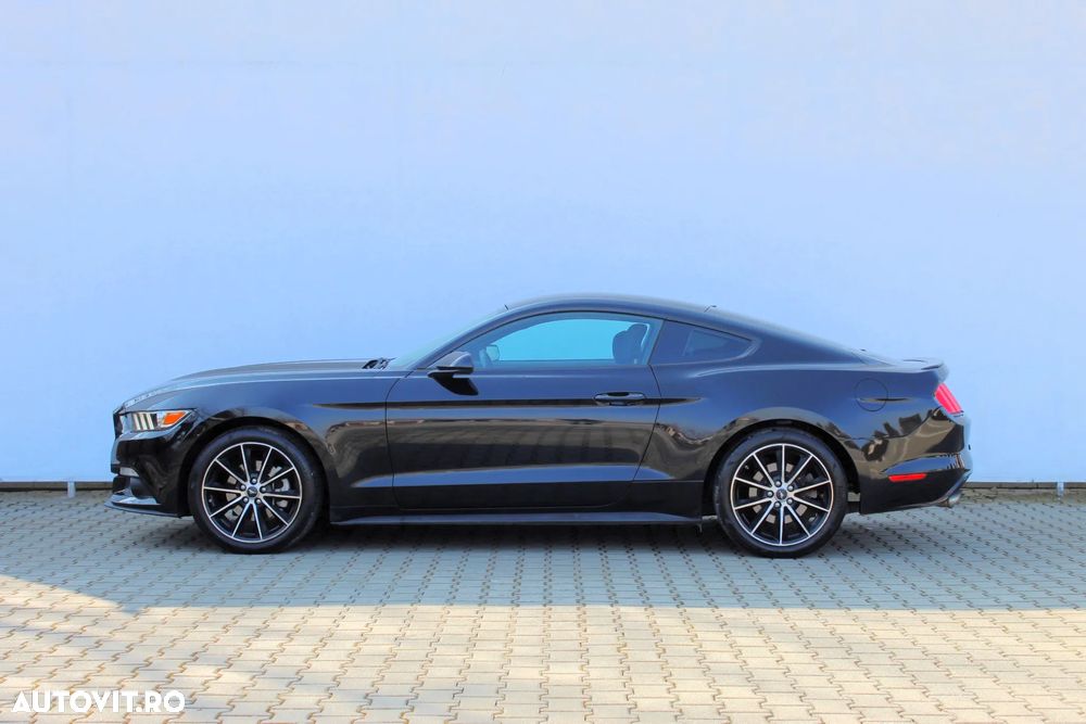 Ford Mustang 2.3 EcoBoost Aut. - 2