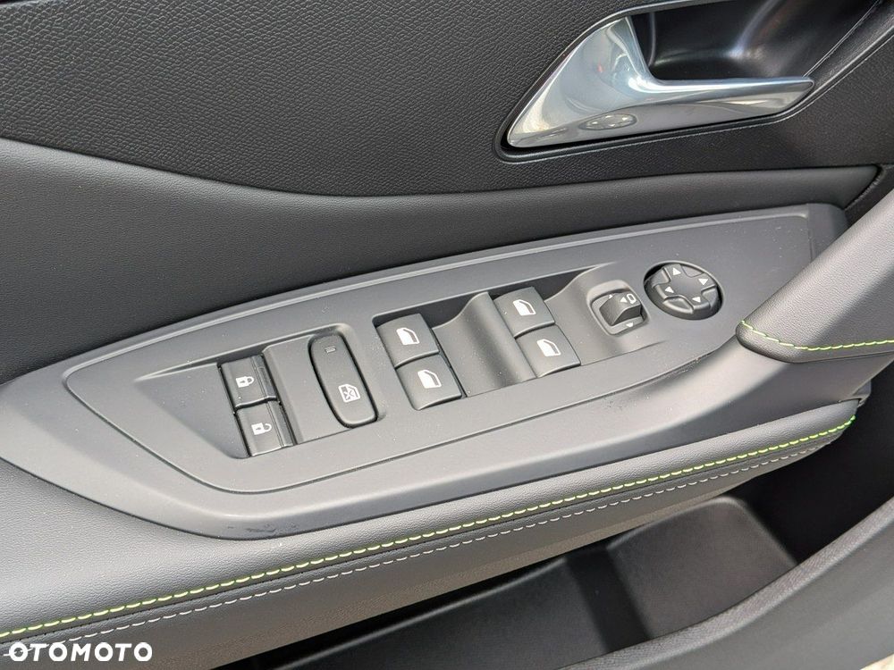 Peugeot 408 - 16