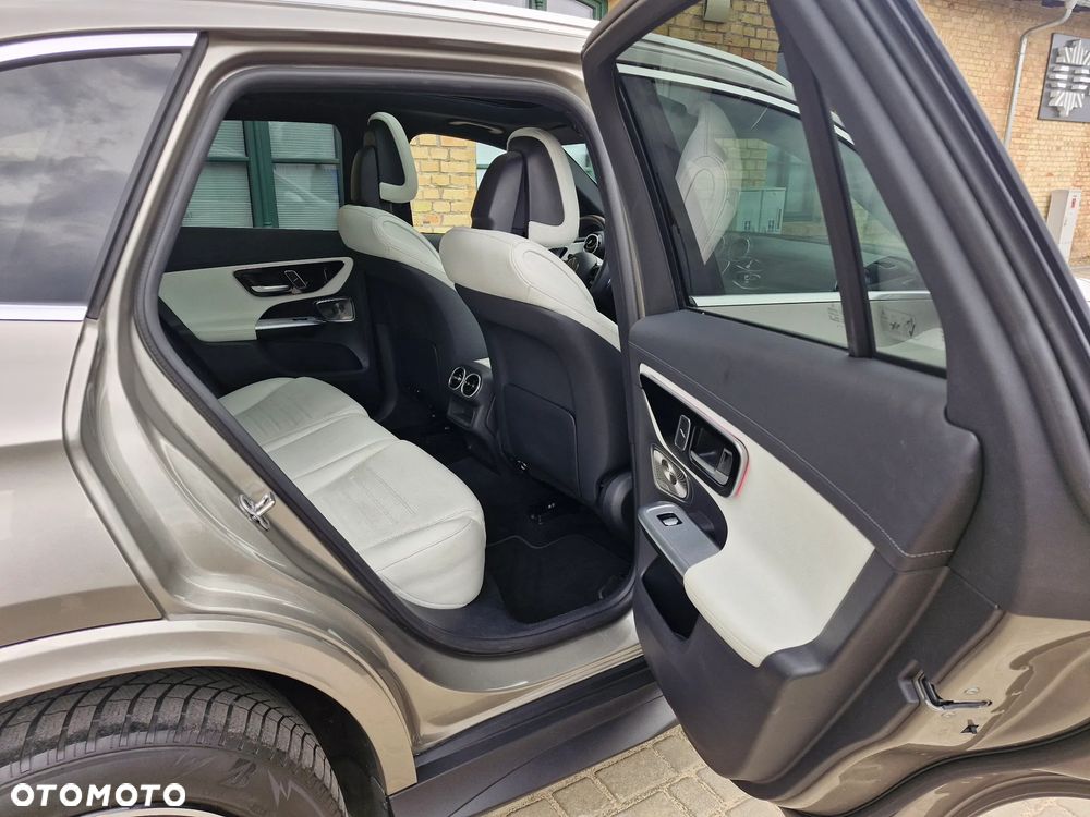 Mercedes-Benz GLC - 27