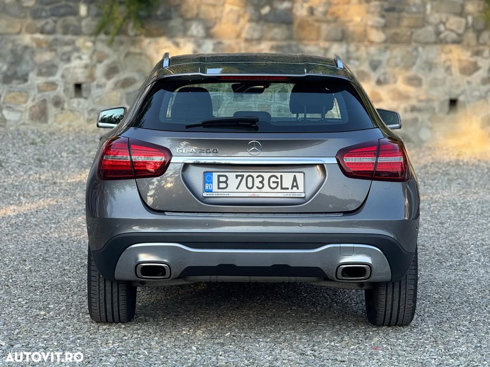 Mercedes-Benz GLA - 14