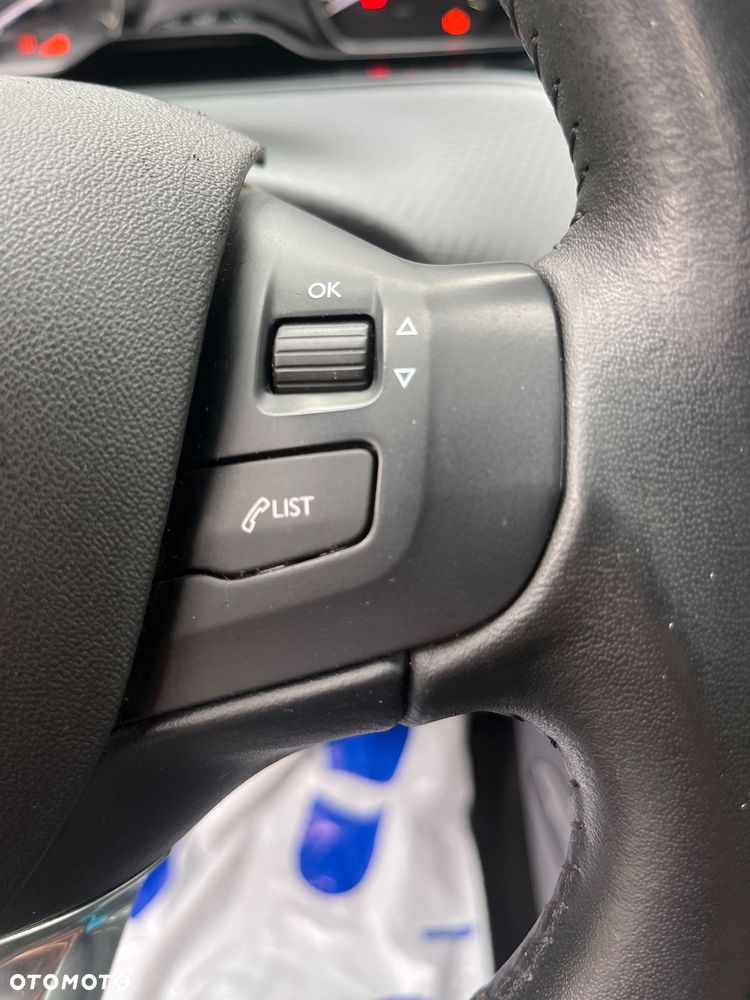 Peugeot 2008 PureTech 110 GPF Stop&Start EAT6 Style - 21