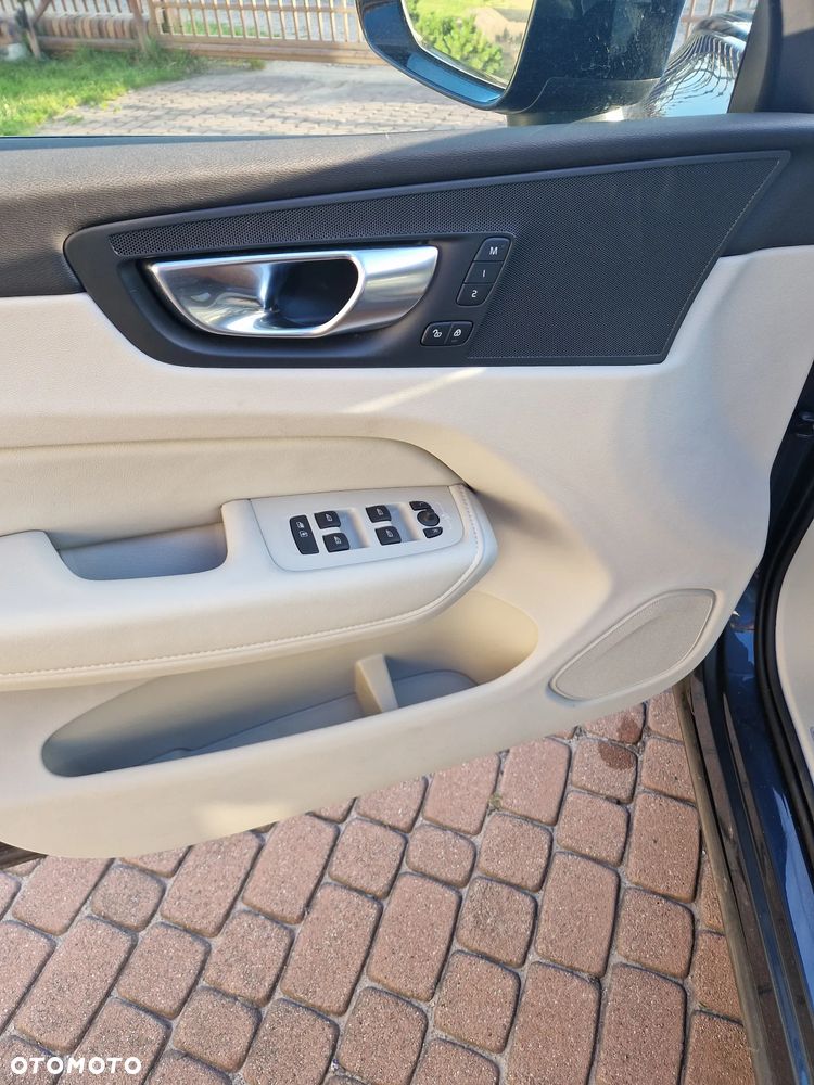 Volvo XC 60 B5 B AWD Plus Dark - 10