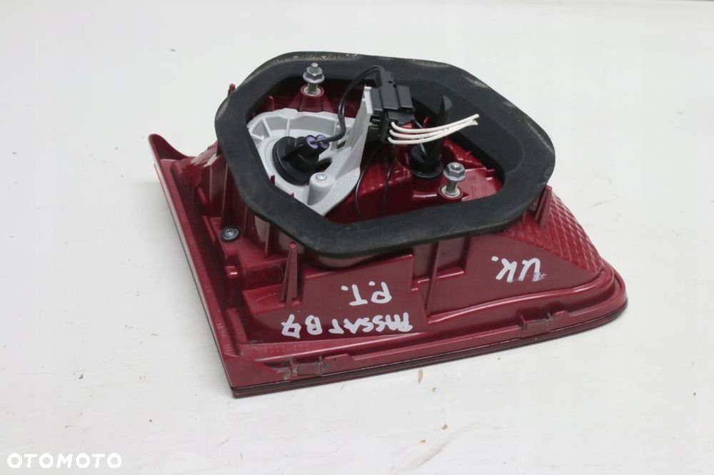 lampa klapy VW Passat B7 sedan - 5