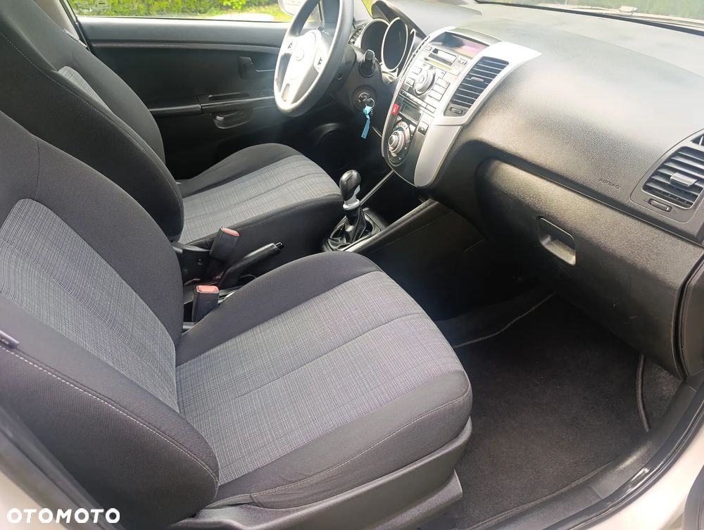 Kia Venga 1.4 CVVT Black Collection - 11