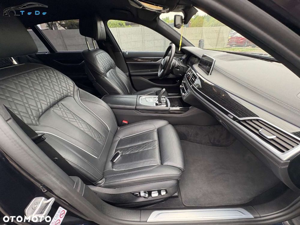 BMW Seria 7 750i xDrive - 33