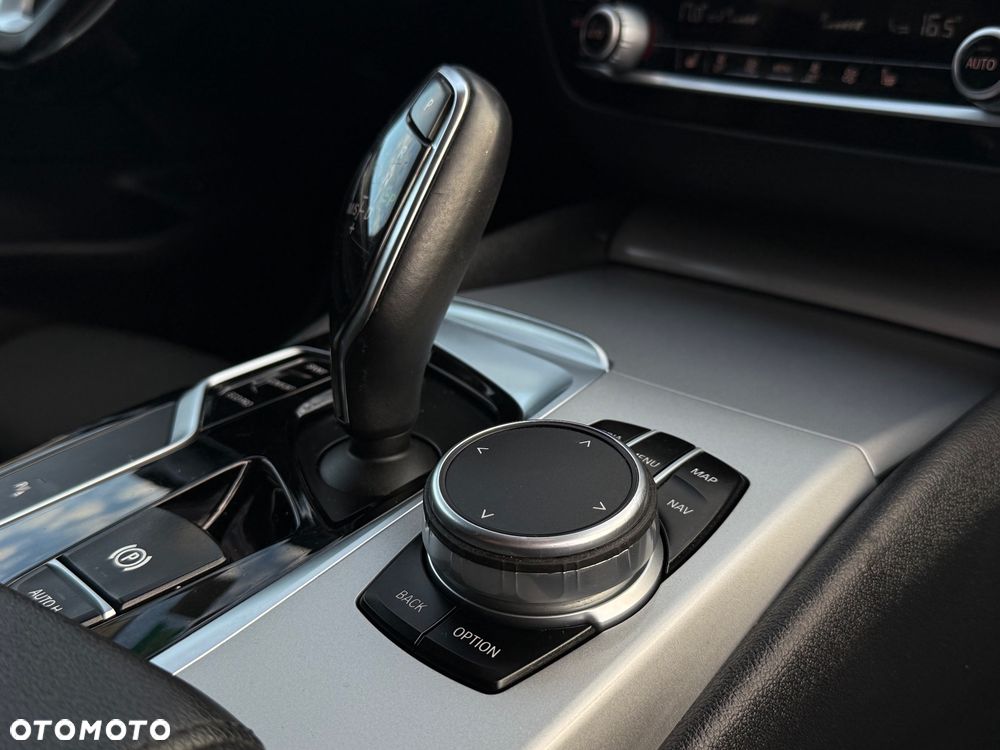 BMW Seria 5 525d Sport Line - 23