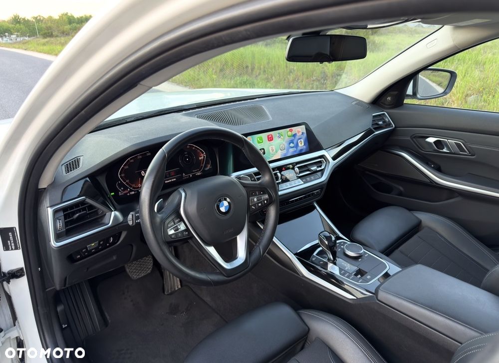 BMW Seria 3 320d Sport Line - 32