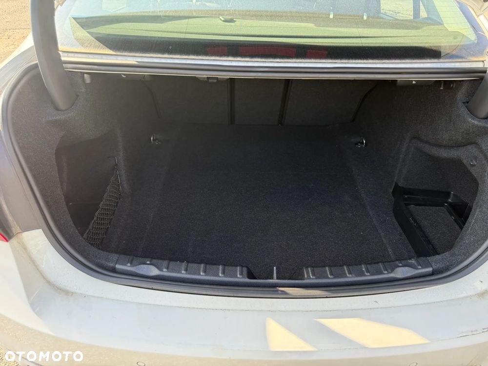 BMW Seria 3 318d - 14