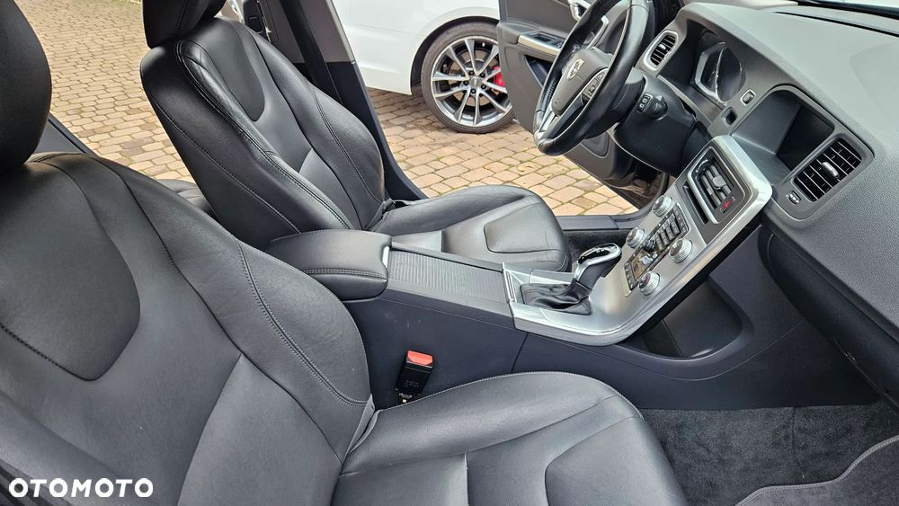 Volvo V60 Cross Country - 28