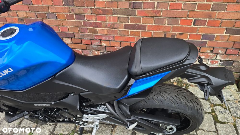 Suzuki GSX - 11