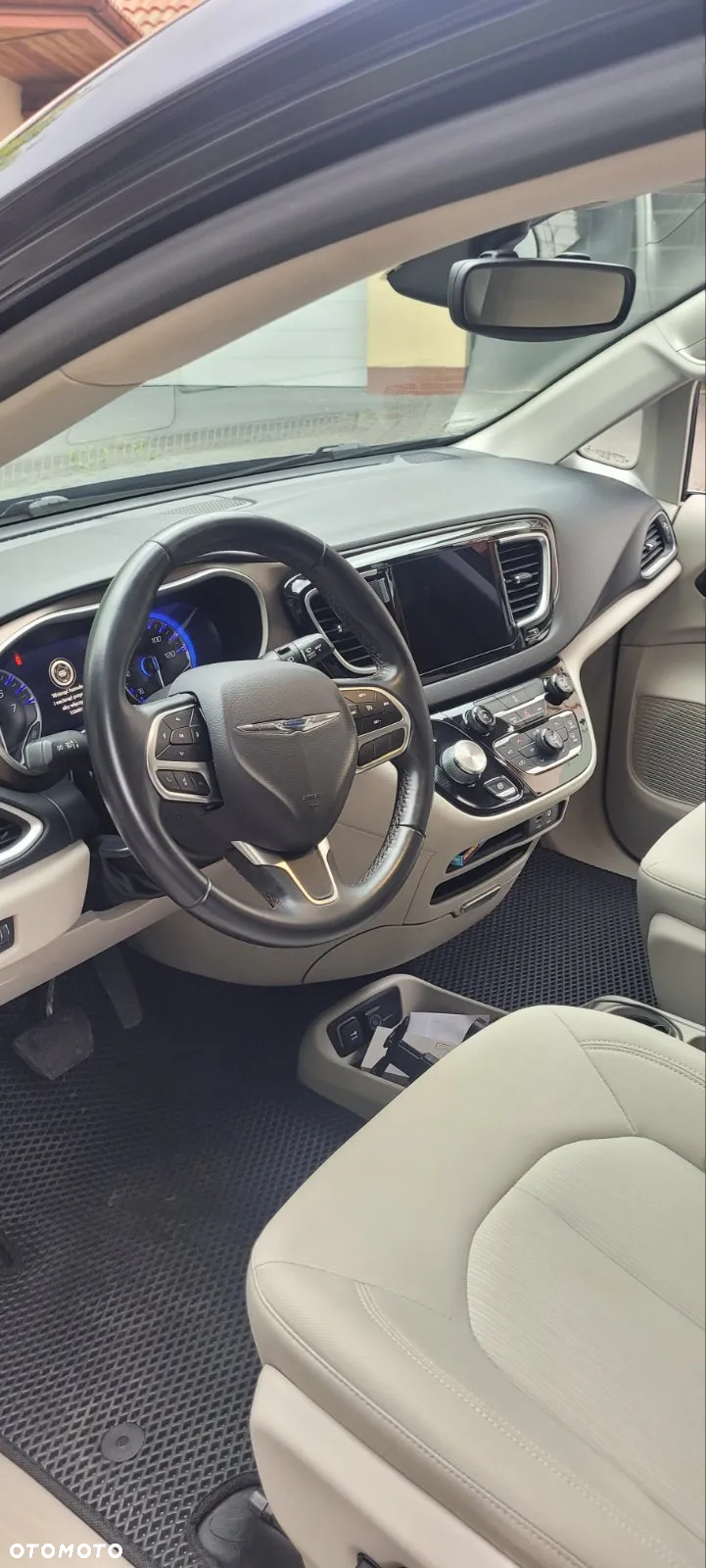 Chrysler Pacifica - 5