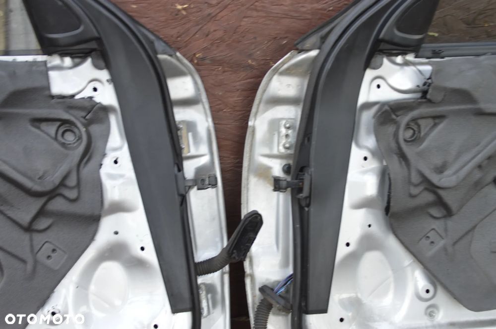 BMW E46 SEDAN / TOURING / KOMBI ORYGINALNE KOMPLETNE DRZWI PRZEDNIE LEWE / PRAWE EUROPA W KOLORZE TITANSILBER 354/7 O NR. 41 51 7 034 151 / 41 51 7 034 152 OEM W DOBRYM STANIE - 30