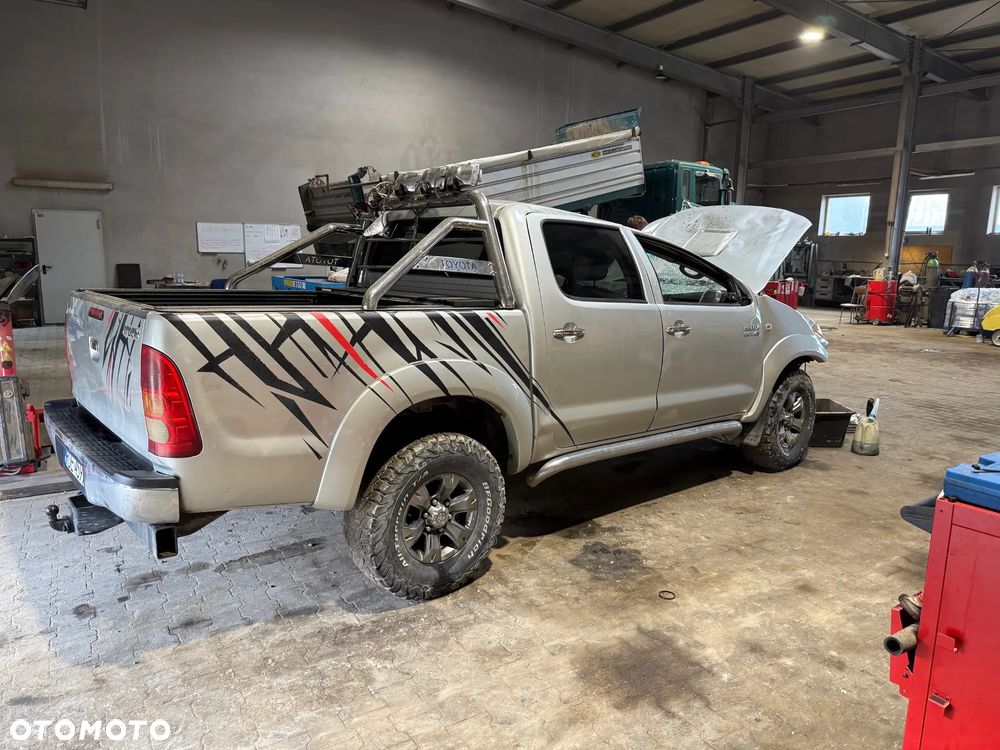 Toyota Hilux 3.0 D-4D Sol - 3