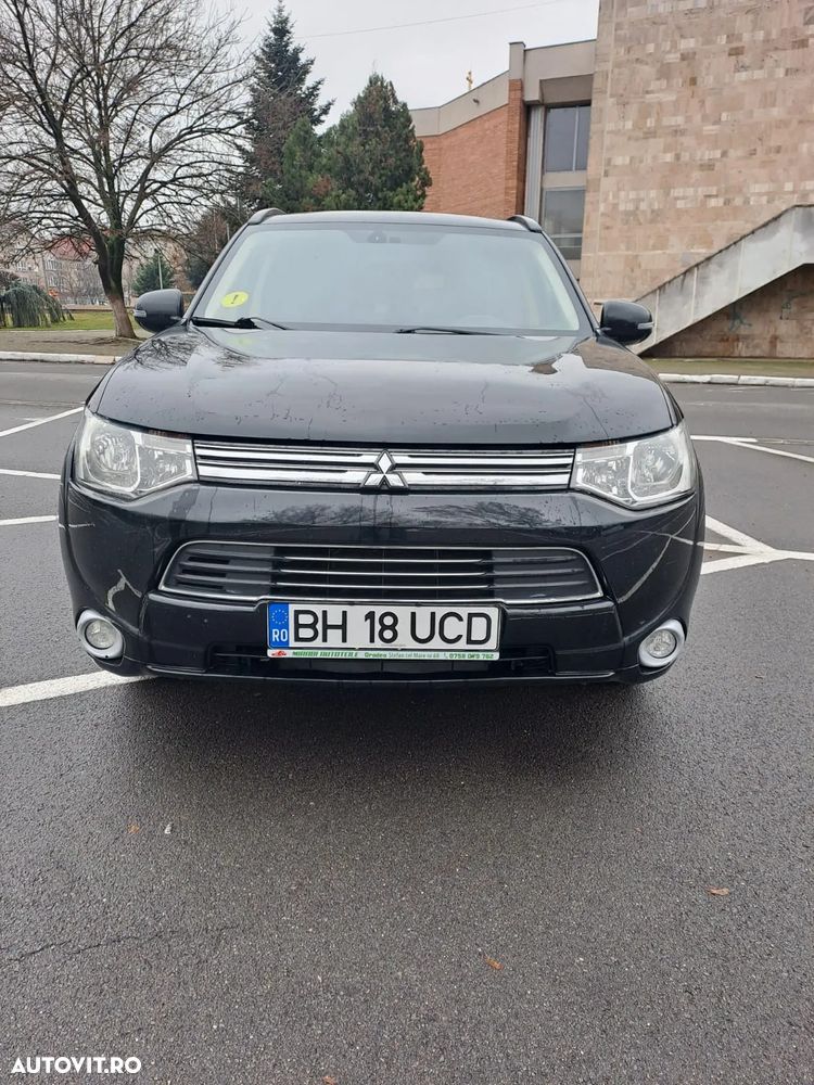 Mitsubishi Outlander 2.0 MIVEC AS&G CVT 4WD Intense E02 - 10