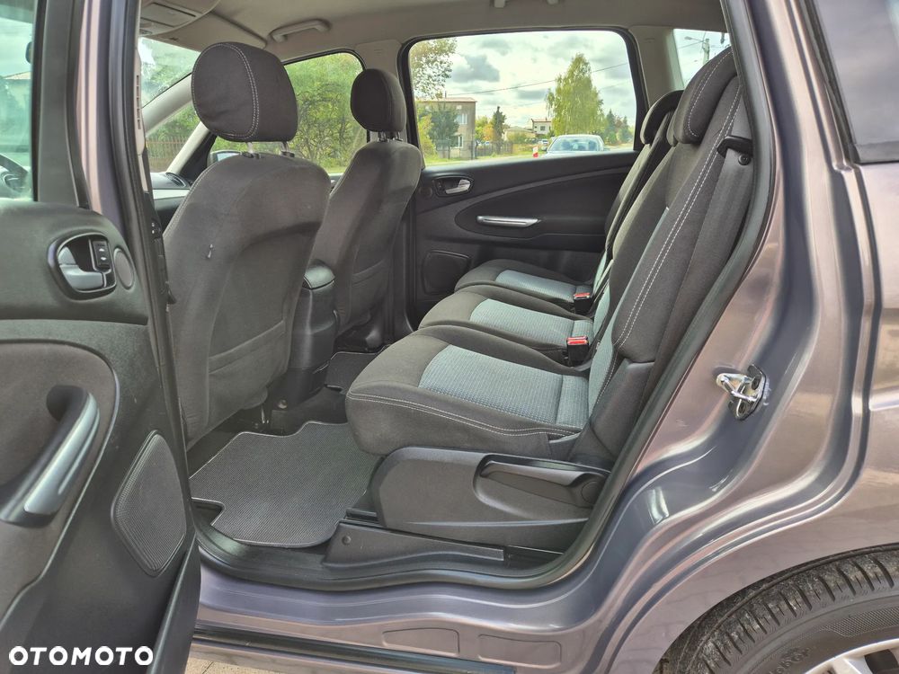 Ford S-Max - 8
