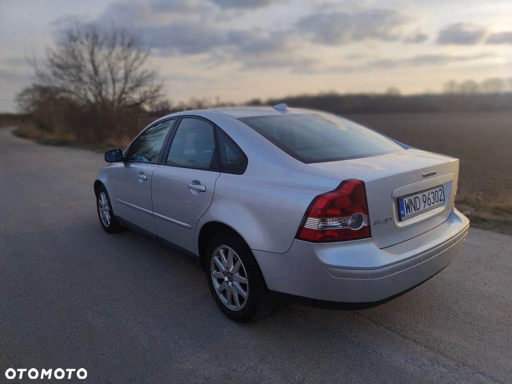 Volvo S40 1.8 Momentum - 4