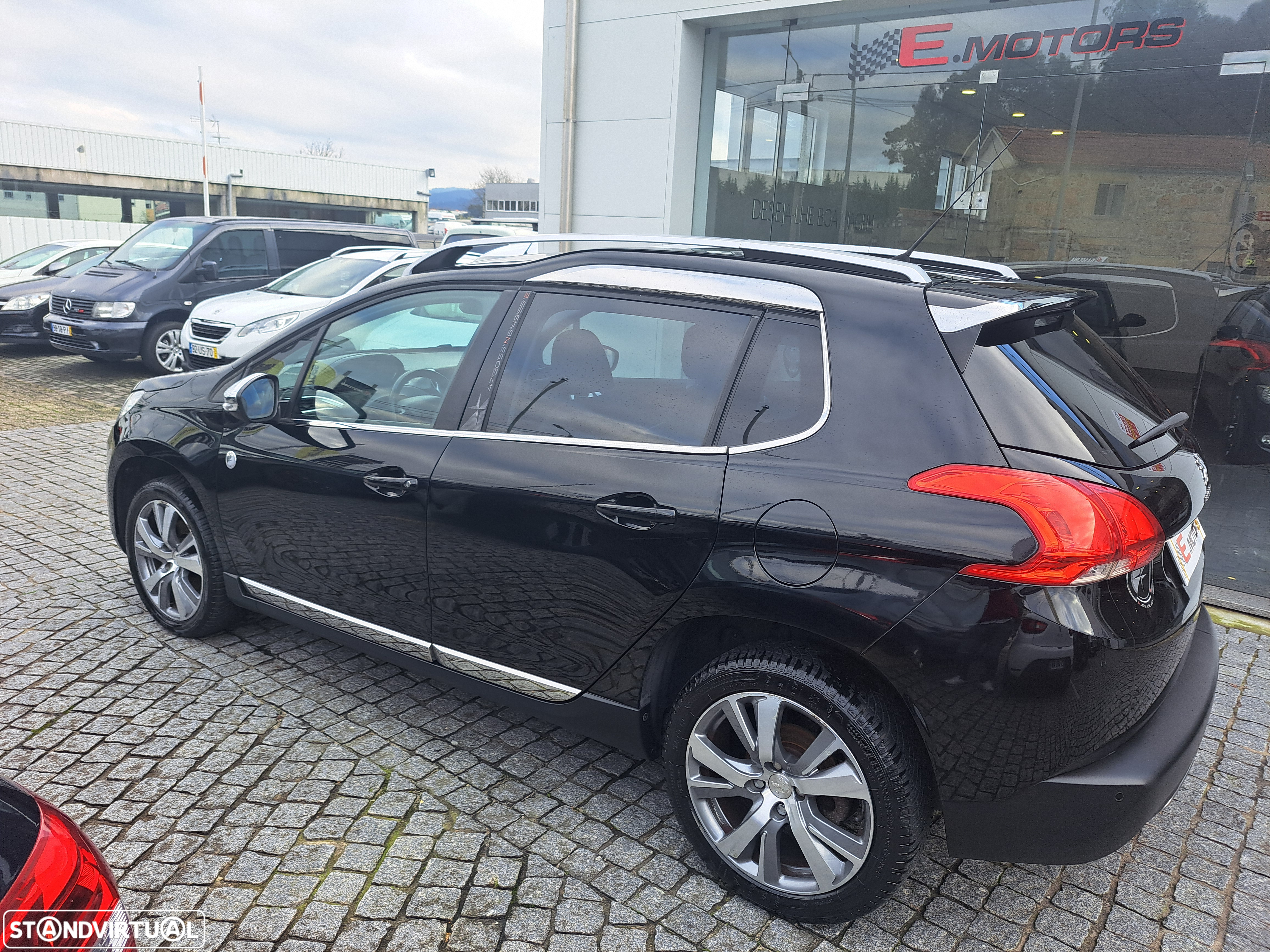 Peugeot 2008 1.2 PureTech Allure - 11