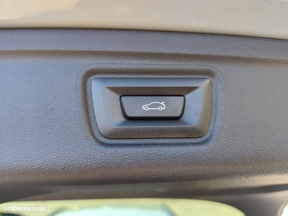 BMW 320 d Pack Desportivo M Pro Auto - 34