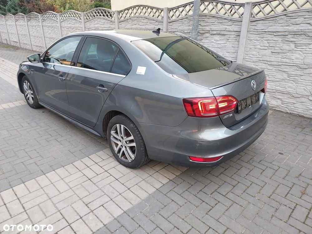 Volkswagen Jetta 1.4 Hybrid DSG Comfortline - 4