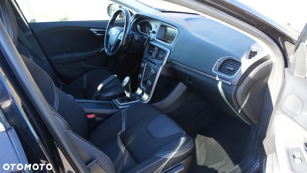 Volvo V40 D3 Momentum - 9