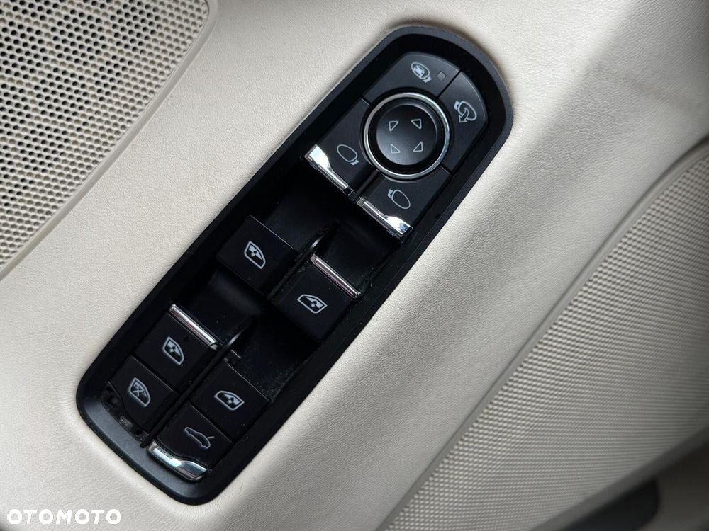 Porsche Panamera 4 - 24