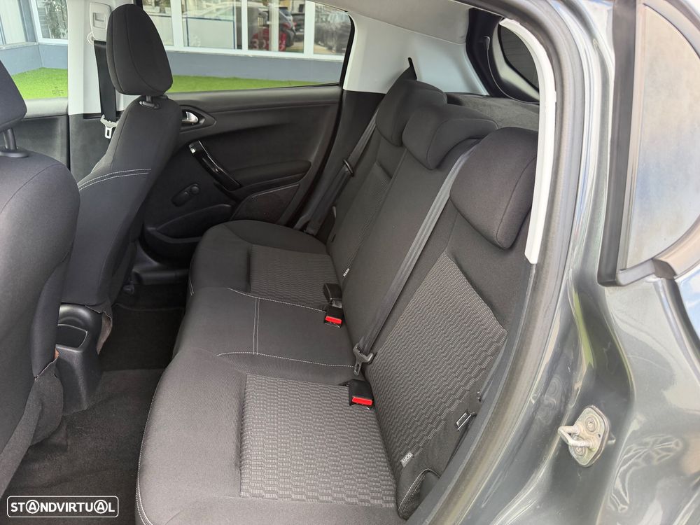 Peugeot 208 1.6 BlueHDi Style - 15